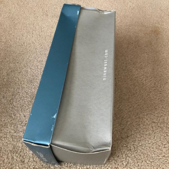 Nine West - Women's Slip On/Glide Sandals - Silver -Size 9.5M - New in box - Picture 7 of 7